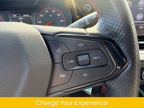 Used 2025 Chevrolet Trax RS w/ Sunroof Package FWD image 23