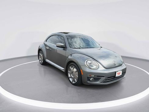 Used 2014 Volkswagen Beetle TDI image 2