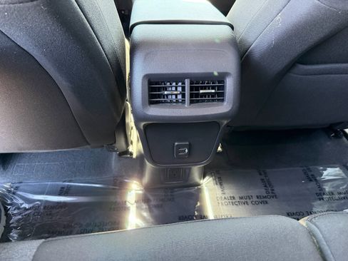 Used 2024 Chevrolet Equinox LT FWD image 15
