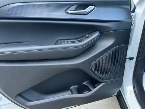 New 2025 Jeep Grand Cherokee L Altitude image 11