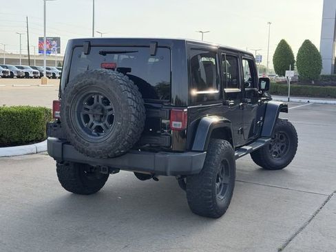 Used 2013 Jeep Wrangler Unlimited Sahara w/ Connectivity Group image 5