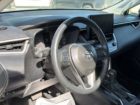 Used 2025 Toyota Corolla Cross LE image 16