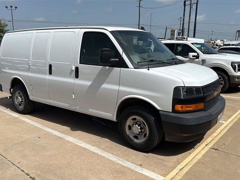 Used 2022 Chevrolet Express 2500 w/ Communications Package RWD image 4