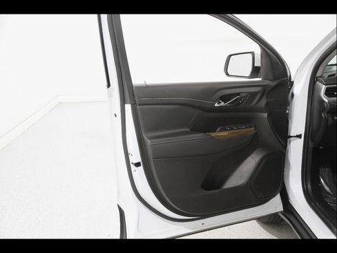 Used 2023 GMC Acadia SLE FWD image 4