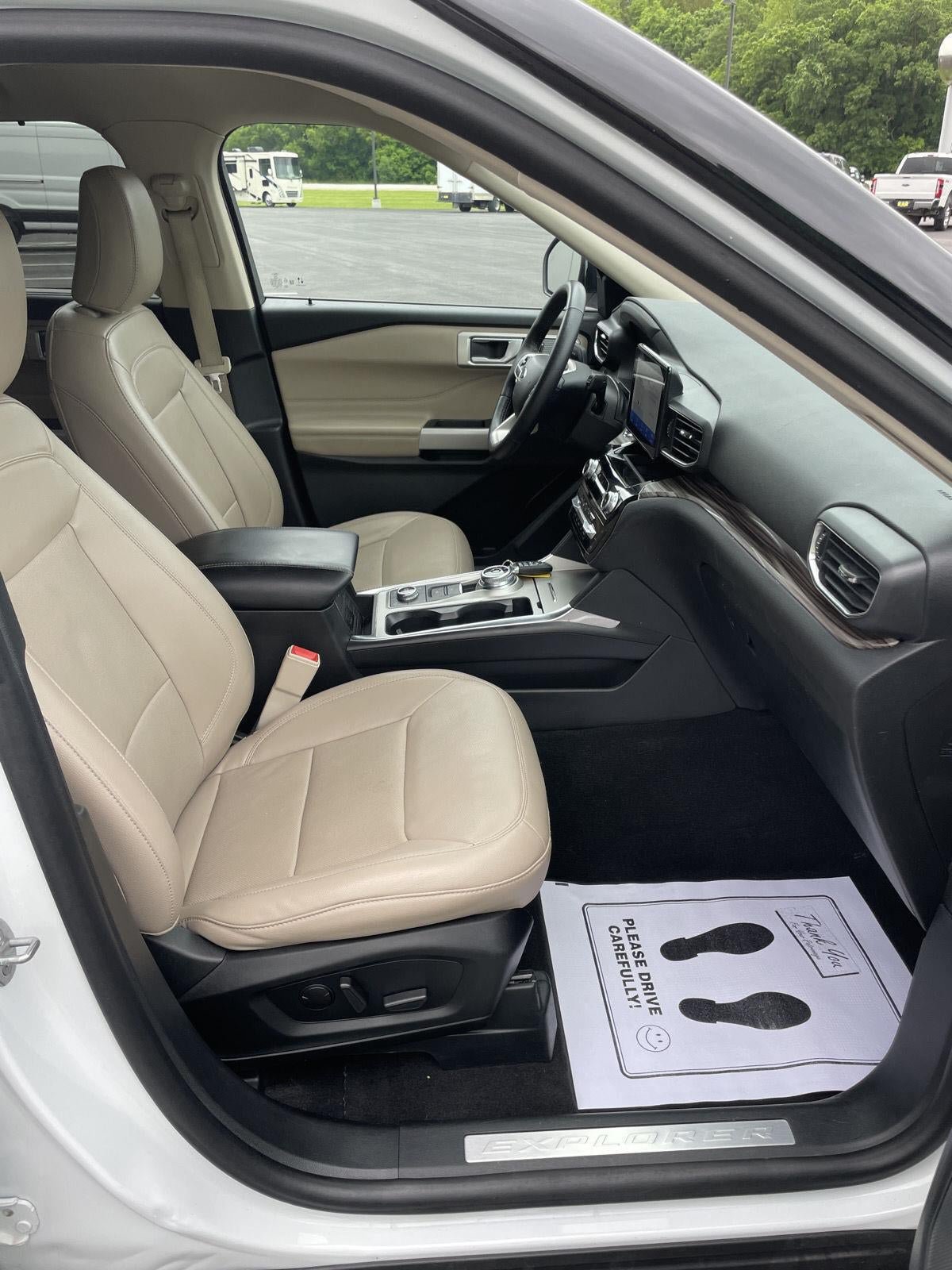 Used 2024 Ford Explorer Limited AWD/4WD image 12