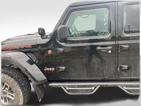 Used 2024 Jeep Gladiator Mojave AWD/4WD image 27
