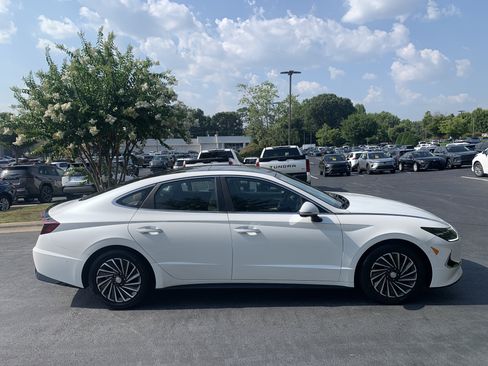 Used 2022 Hyundai Sonata Limited FWD image 4