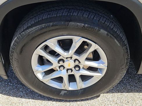 Used 2021 Chevrolet Traverse LS FWD image 12