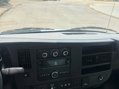 Used 2019 Chevrolet Express 2500 image 12