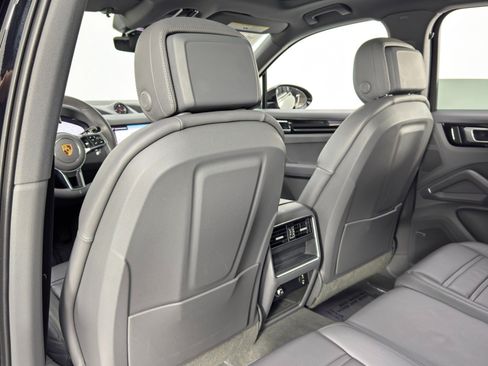 Used 2022 Porsche Cayenne Platinum Edition AWD/4WD image 36