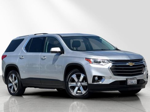 Used 2018 Chevrolet Traverse LT w/ LPO, Floor Liner Package AWD/4WD image 2