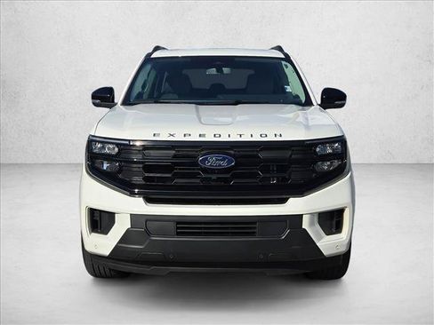Used 2026 Ford Expedition Active RWD image 2