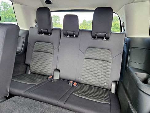 Used 2024 Nissan Pathfinder SV FWD image 11