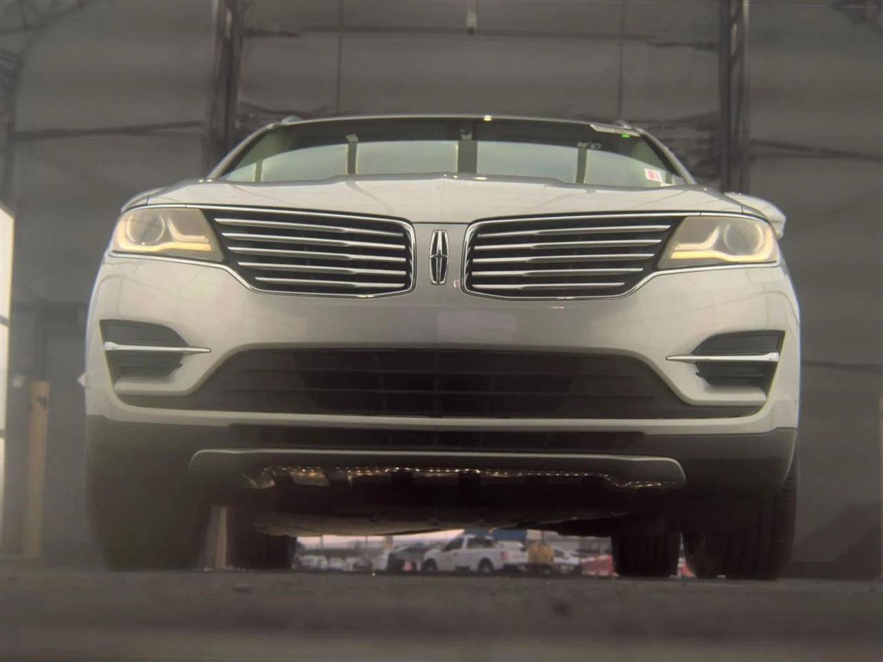 Used 2017 Lincoln MKC Premiere FWD image 3
