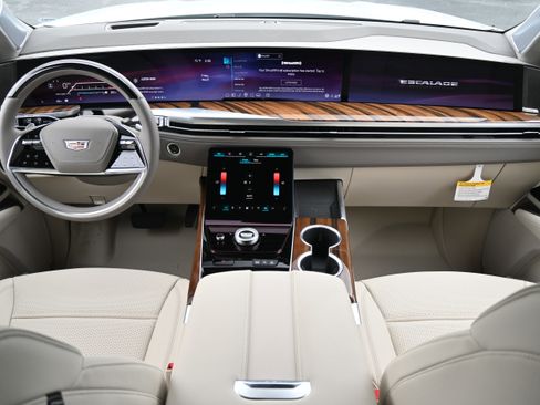 Used 2026 Cadillac Escalade Platinum Sport w/ LPO, Floor Liner Package AWD/4WD image 29