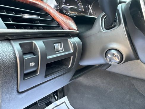 Used 2017 Cadillac CTS Luxury RWD image 17