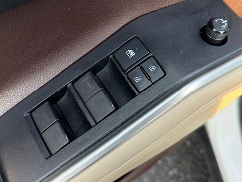 Used 2022 Toyota Highlander XLE image 17