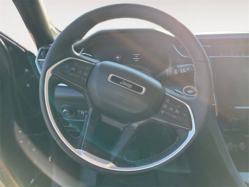 Used 2024 Jeep Grand Cherokee L Limited w/ Luxury Tech Group II image 12