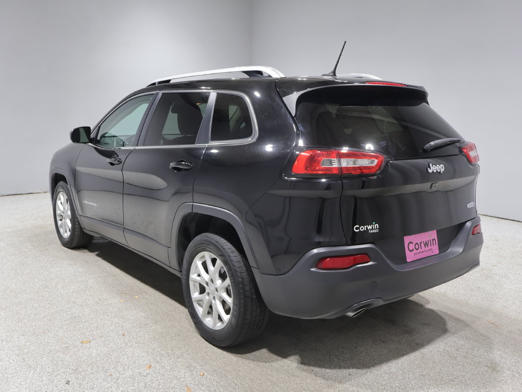 Used 2018 Jeep Cherokee Latitude w/ Cold Weather Group FWD image 5