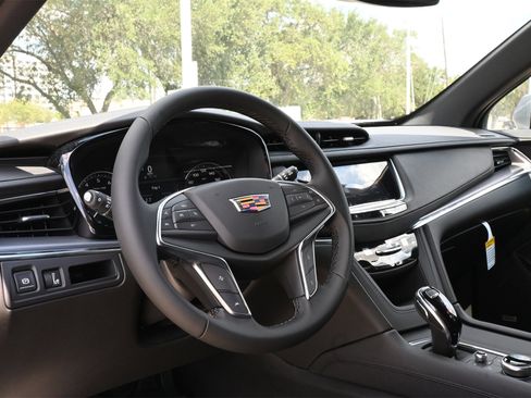New 2025 Cadillac XT5 Luxury image 17