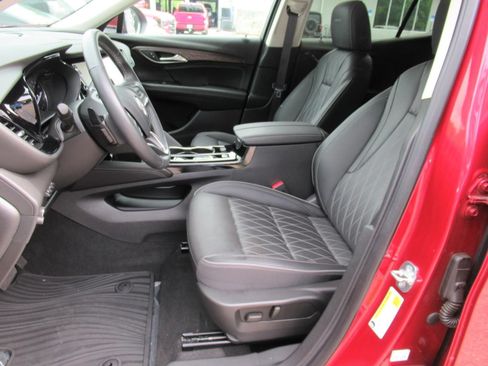 Used 2023 Buick Envision Avenir FWD image 19
