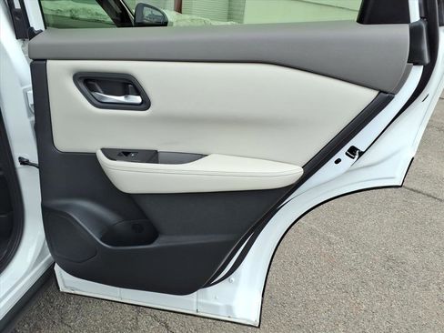 Certified 2025 Nissan Rogue SV image 13