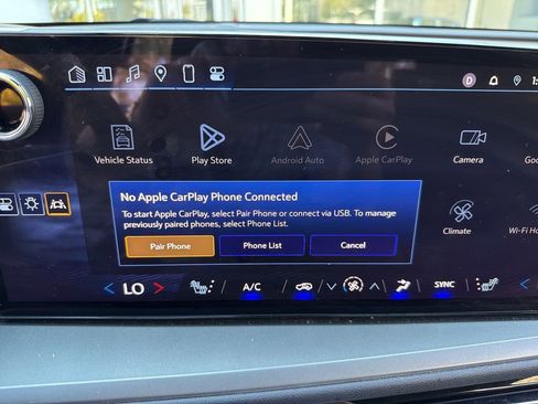 Used 2025 Chevrolet Traverse LT image 31