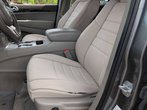 Used 2012 Jeep Grand Cherokee Laredo w/ Laredo E Group image 16