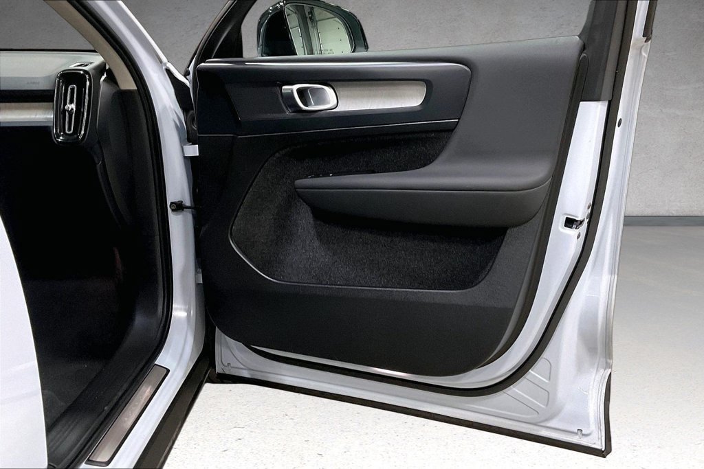 Certified 2024 Volvo XC40 B5 Core AWD/4WD image 29