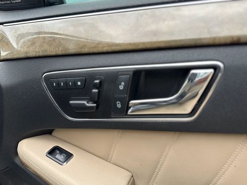 Used 2011 Mercedes-Benz E 550 Sedan image 33