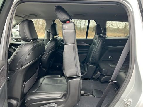 Used 2023 Jeep Grand Cherokee L Limited w/ Black Appearance Package AWD/4WD image 5