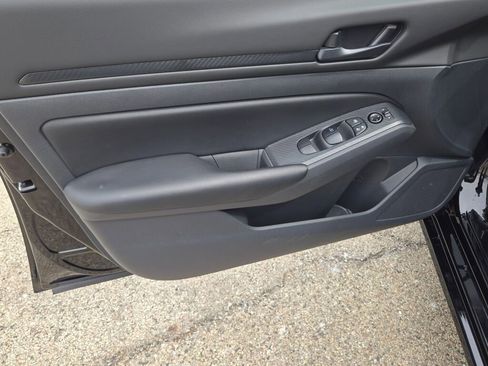 Used 2025 Nissan Altima 2.5 S FWD image 16