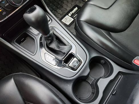 Used 2019 Jeep Cherokee Latitude Plus FWD image 20