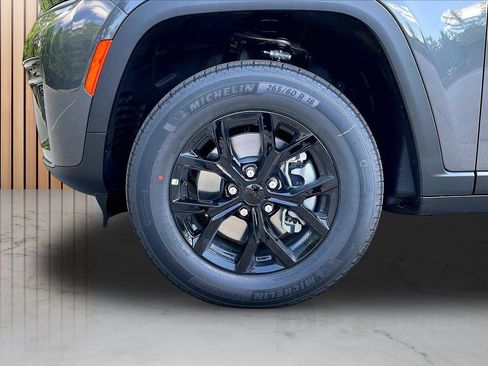 New 2026 Jeep Grand Cherokee L 4WD image 33