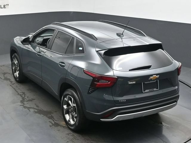 Used 2025 Chevrolet Trax LT FWD image 42