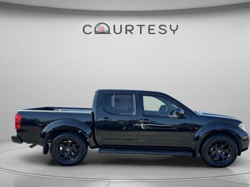 Used 2020 Nissan Frontier SV w/ Midnight Edition Floor Mats RWD image 8