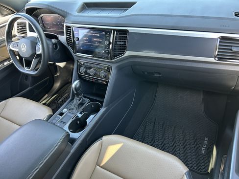 Used 2023 Volkswagen Atlas Cross Sport SE w/ Panoramic Sunroof Package FWD image 10