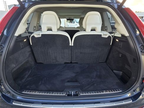 Used 2022 Volvo XC90 T6 Momentum w/ Climate Package image 11