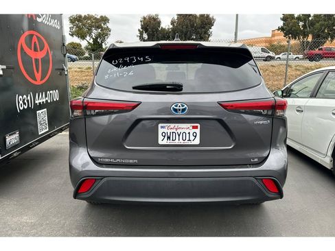 Used 2023 Toyota Highlander LE AWD/4WD image 4