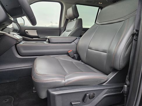 Used 2025 Ford Expedition Active AWD/4WD image 18