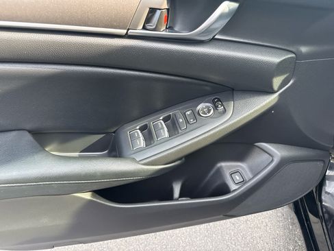 Used 2018 Honda Accord LX image 10