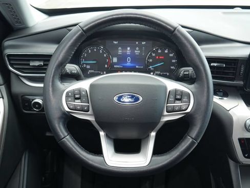 Used 2022 Ford Explorer XLT w/ Equipment Group 202A AWD/4WD image 18