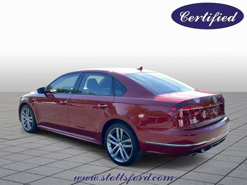 Used 2018 Volkswagen Passat 2.0T R-Line w/ R-Line Lighting Package FWD image 4