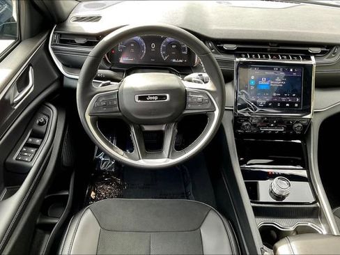 New 2025 Jeep Grand Cherokee L Altitude image 16