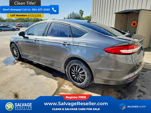 Used 2017 Ford Fusion SE w/ Fusion SE Technology Package FWD image 3