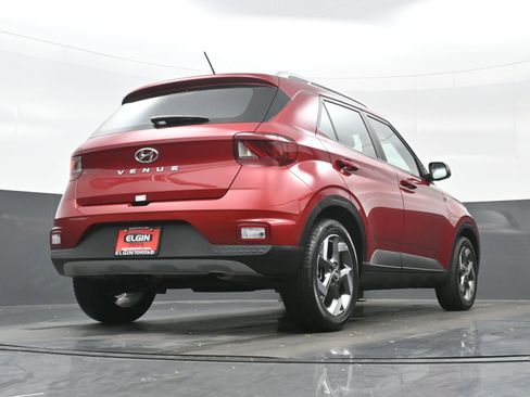 Used 2025 Hyundai Venue Limited image 32