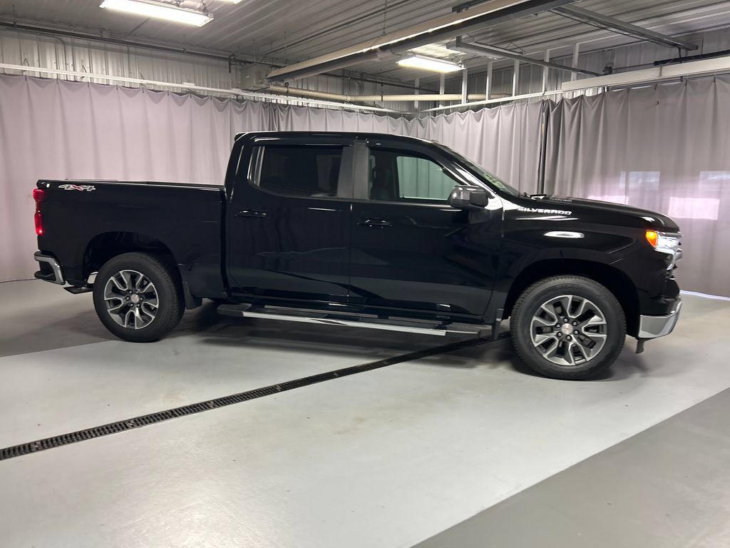 Used 2025 Chevrolet Silverado 1500 LT AWD/4WD image 8