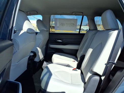 Used 2026 Toyota Grand Highlander AWD image 12