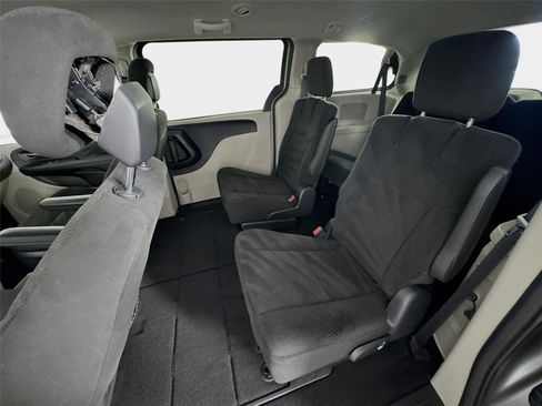 Used 2016 Dodge Grand Caravan SE w/ Quick Order Package 29E SE FWD image 19