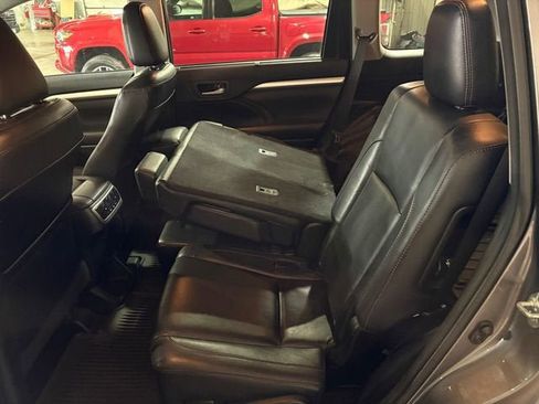 Used 2016 Toyota Highlander XLE image 20